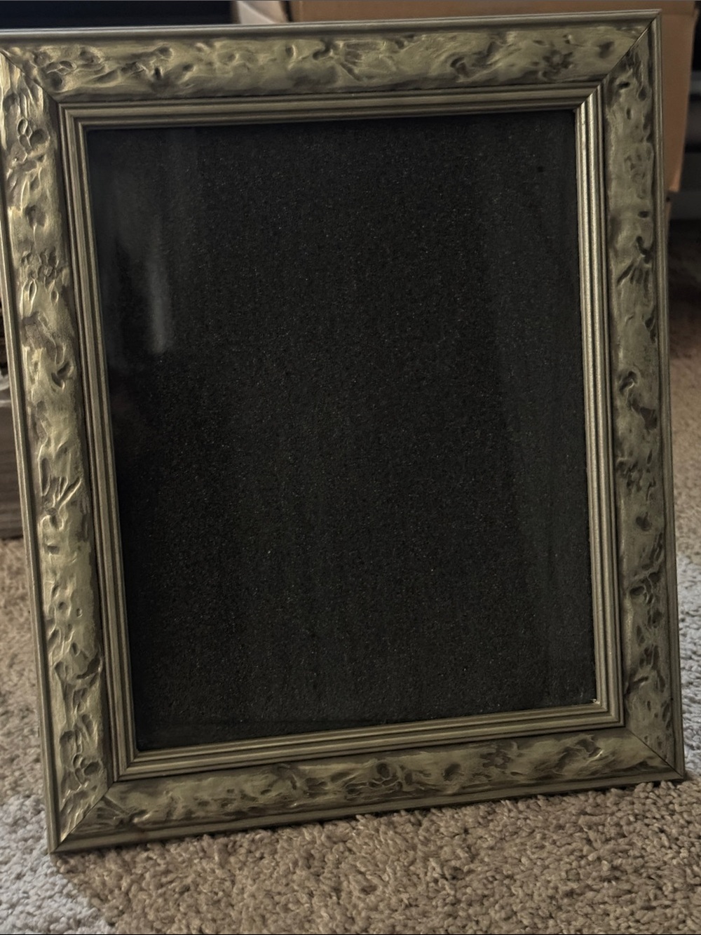 Antique-Style Decorative Picture Frame in Aged Gold